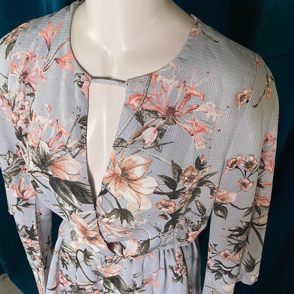 BLUSH Floral Print Keyhole Neck Romper - Picture 8 of 8